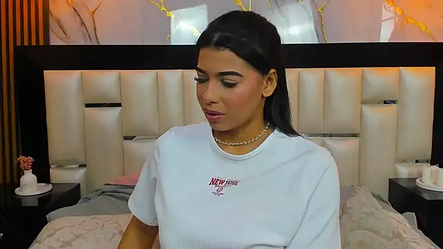 TiaraRosse online show from December 2025 05:06:01 AM