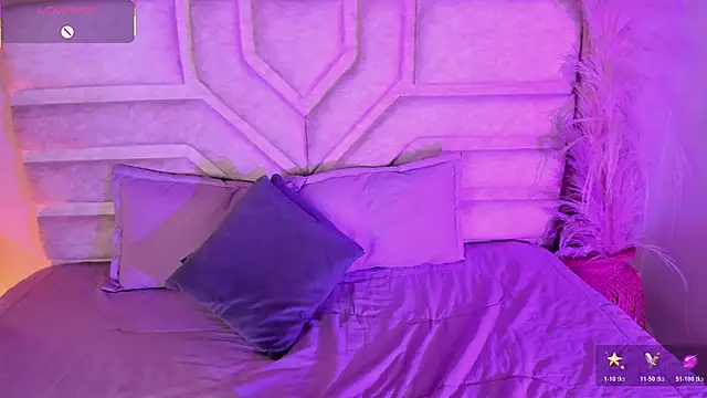 Rebeca Williams  online show from November 2025 11:42:01 PM