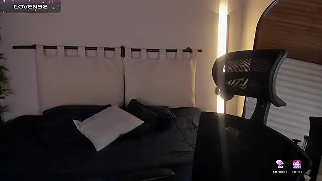 Rebeca Williams  online show from April 2026 10:32:01 AM