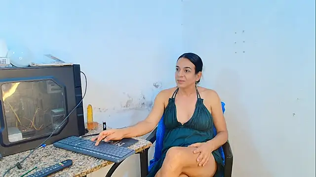 Oh Tique online show from April 2026 02:04:01 AM