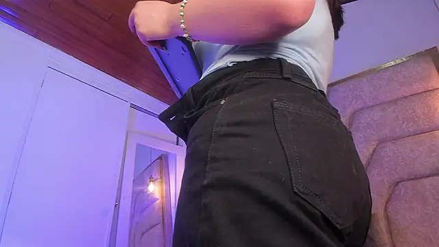 EmaJames25 online show from February 2026 07:21:02 PM