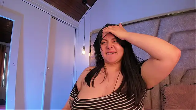 EmaJames25 online show from December 2025 07:23:02 PM