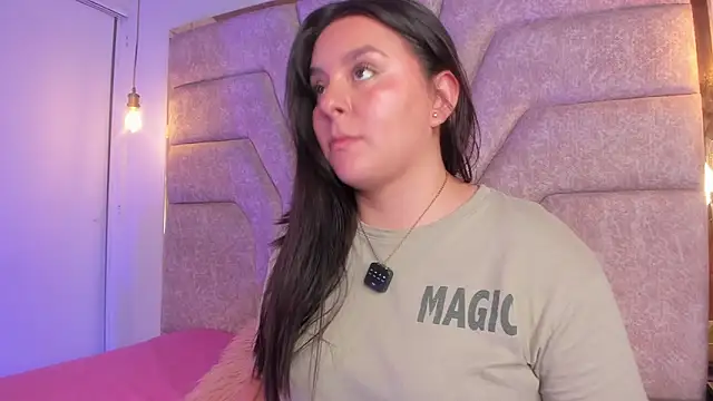 EmaJames25 online show from March 2026 06:28:02 PM