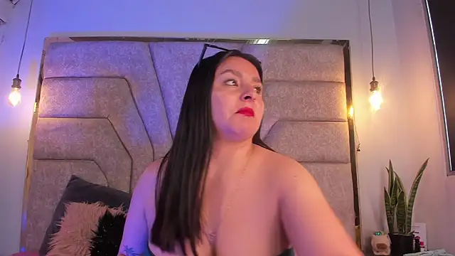 EmaJames25 online show from February 2026 08:06:02 PM