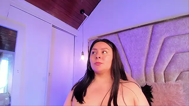 EmaJames25 online show from December 2025 07:15:02 PM