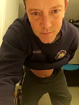 Bigtater1999 online show from April 2026 10:33:02 PM