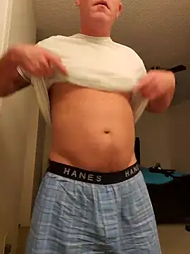 Snapshot of Bigtater1999 chatting on October 2025 09:22:02 PM Bigtater1999 online show from October 2025 09:22:02 PM