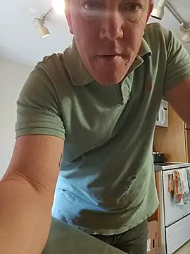 Bigtater1999 online show from April 2026 09:18:02 PM