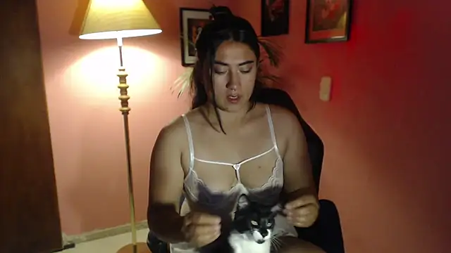 bunnyemilyrose36 online show from April 2026 08:17:02 AM