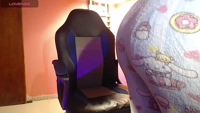 bunnyemilyrose36 online show from November 2025 10:25:01 AM