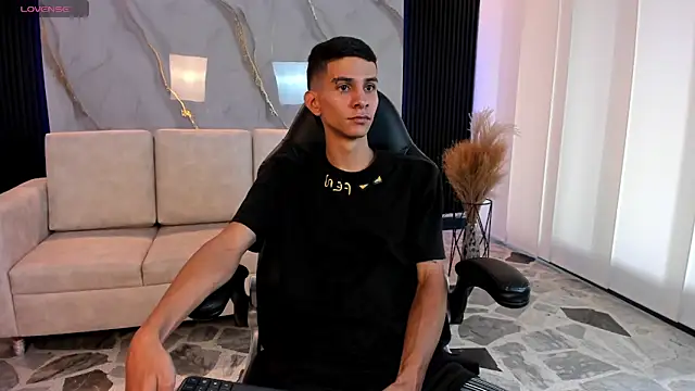 Aaron Scoot online show from March 2026 08:38:01 PM