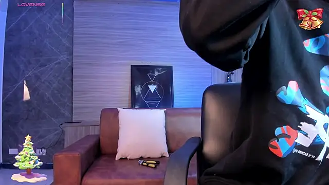 Snapshot of Aaron_Scoot chatting on December 2025 11:37:01 AM Aaron Scoot online show from December 2025 11:37:01 AM