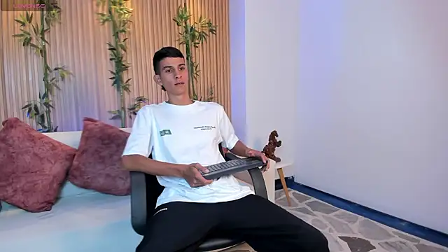 Aaron Scoot online show from January 2026 12:45:01 PM