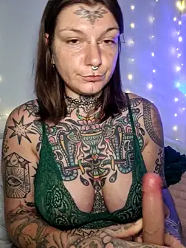 lizzardqueeen online show from February 2026 10:09:01 PM