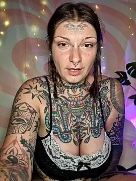 lizzardqueeen online show from March 2026 05:03:01 AM