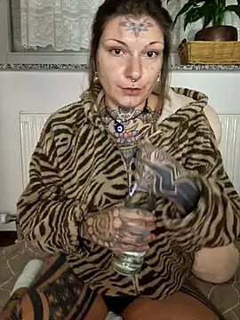 lizzardqueeen online show from November 2025 12:54:01 AM