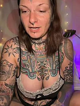 lizzardqueeen online show from March 2026 04:09:01 AM