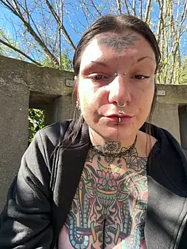 lizzardqueeen online show from April 2026 01:35:01 PM