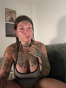 lizzardqueeen online show from June 2026 08:47:01 PM
