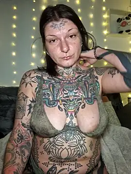 lizzardqueeen online show from December 2025 07:18:02 AM