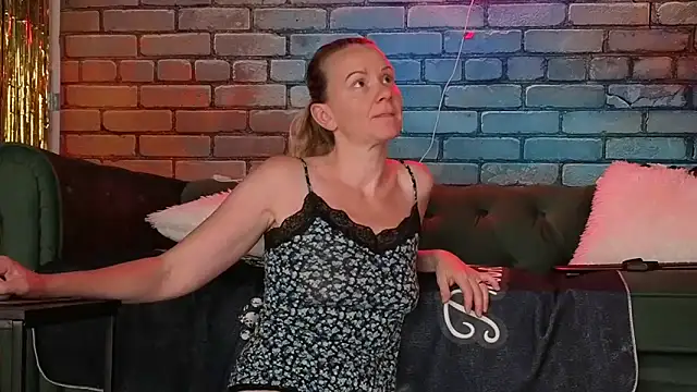 priselvis23 online show from June 2026 09:42:02 AM