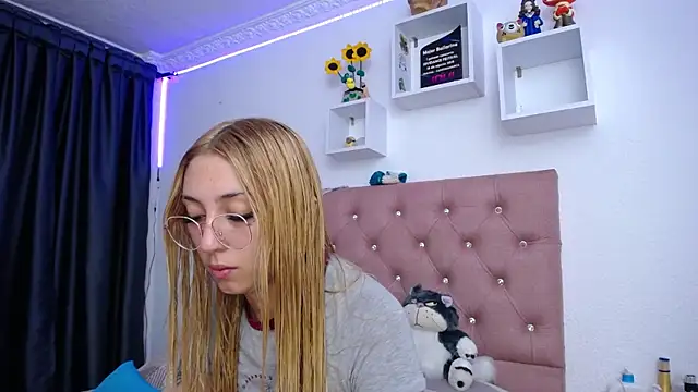 Soffy-brooks online show from October 2025 01:39:02 AM