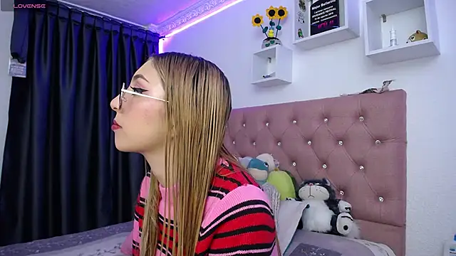 Soffy-brooks online show from September 2025 03:55:01 AM