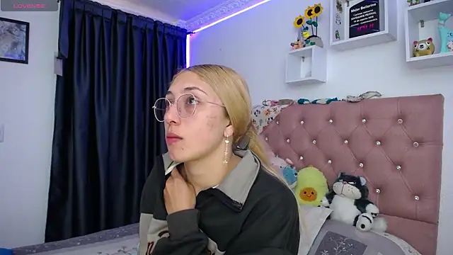 Soffy-brooks online show from December 2025 10:03:02 PM