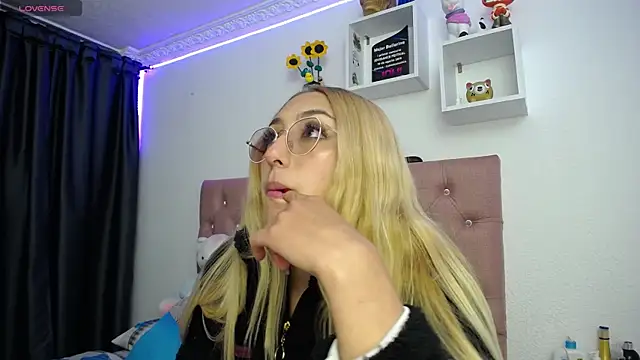 Soffy-brooks online show from October 2025 05:09:01 AM