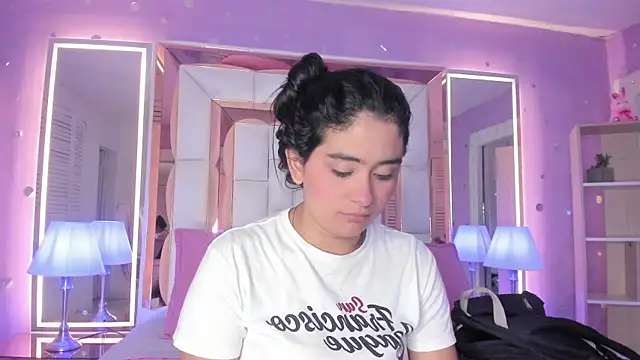 Snapshot of scarlette_15_ chatting on July 2026 03:18:02 AM scarlette 15 online show from July 2026 03:18:02 AM