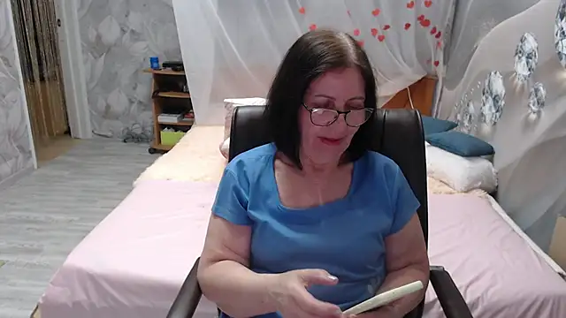 OlgaHottie online show from April 2026 12:44:01 PM