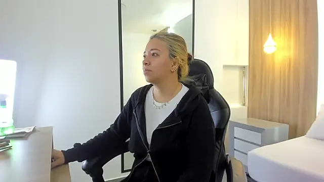 alma fenix online show from December 2025 12:30:03 PM