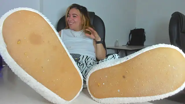 alma fenix online show from April 2026 05:25:02 AM