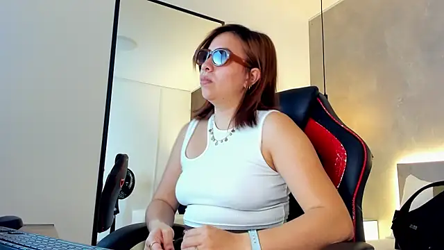 Snapshot of alma_fenix chatting on November 2025 12:32:02 PM alma fenix online show from November 2025 12:32:02 PM