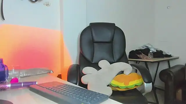 alma fenix online show from April 2026 02:40:02 AM