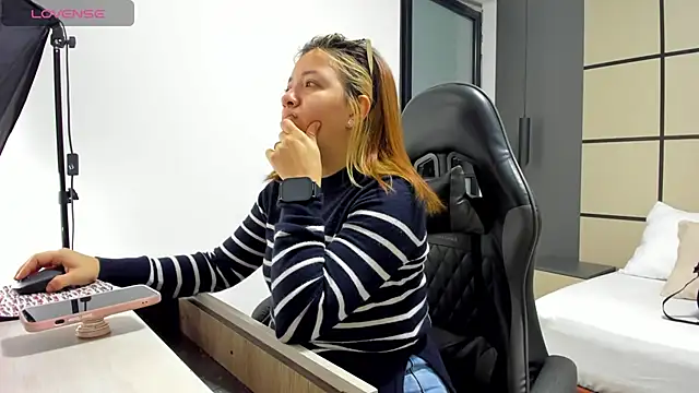 alma fenix online show from March 2026 12:38:01 PM