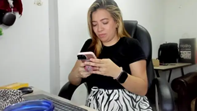 alma fenix online show from April 2026 07:47:01 AM