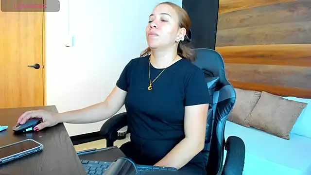 Snapshot of alma_fenix chatting on September 2025 12:22:01 PM alma fenix online show from September 2025 12:22:01 PM
