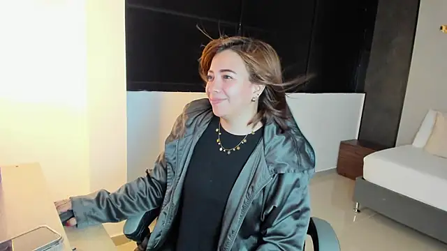 Snapshot of alma_fenix chatting on October 2025 12:29:01 PM alma fenix online show from October 2025 12:29:01 PM