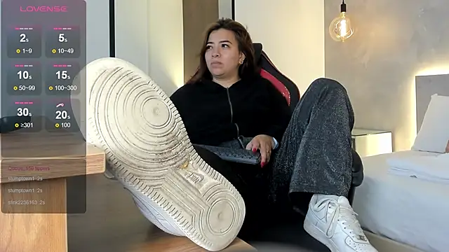 Snapshot of alma_fenix chatting on October 2025 12:37:02 PM alma fenix online show from October 2025 12:37:02 PM