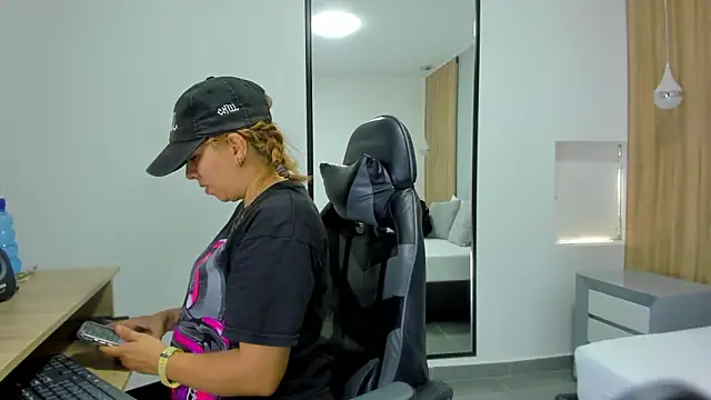 alma fenix online show from December 2025 12:38:01 PM