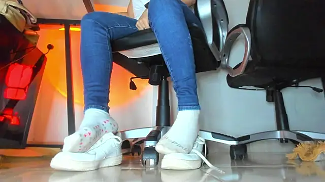 alma fenix online show from April 2026 12:00:01 PM