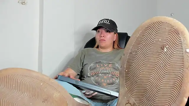 alma fenix online show from March 2026 05:05:01 AM