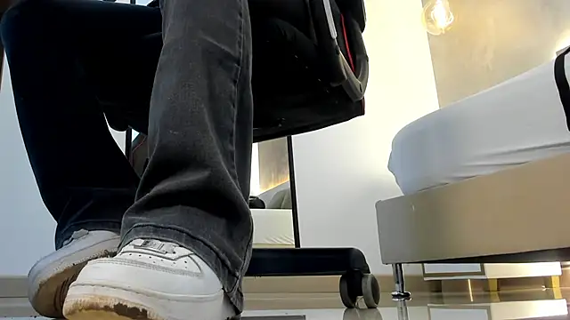 Snapshot of alma_fenix chatting on November 2025 12:30:01 PM alma fenix online show from November 2025 12:30:01 PM