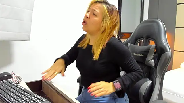 alma fenix online show from March 2026 12:42:02 PM