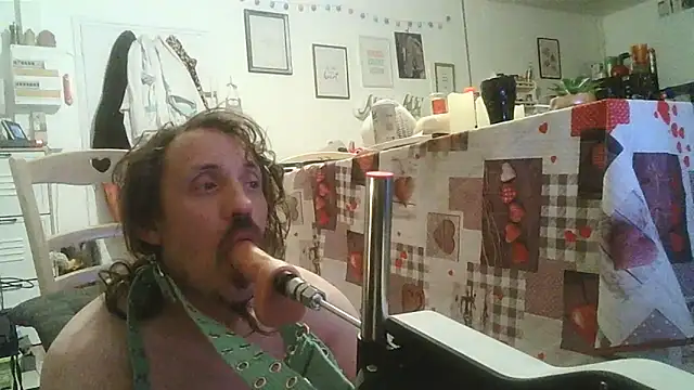 Snapshot of cyril020202 chatting on November 2025 10:35:01 PM cyril020202 online show from November 2025 10:35:01 PM