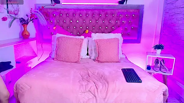 EmmaWilder online show from November 2025 08:35:02 PM