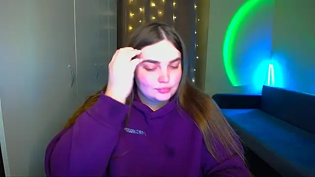 Emaaa ua online show from October 2025 06:19:01 PM