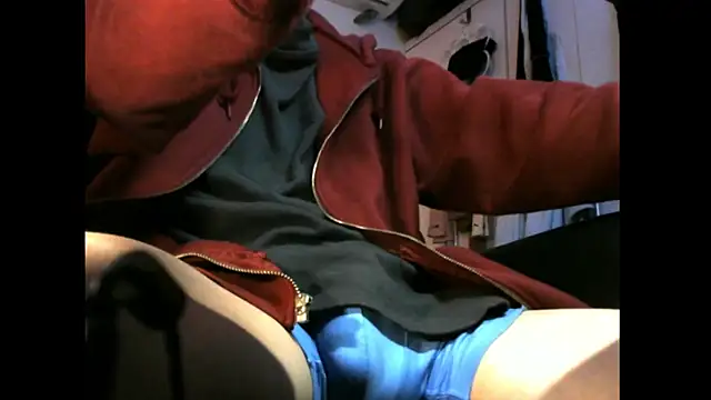 Ray175oo online show from December 2025 06:02:02 PM