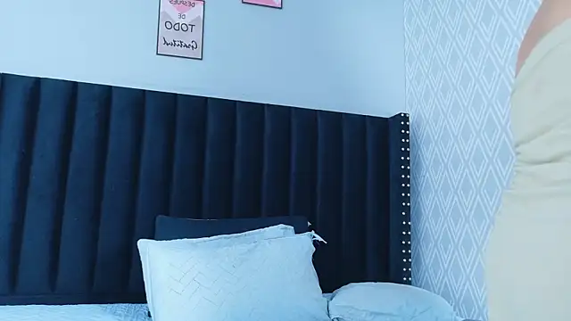 hotlatinateacher online show from February 2026 06:54:01 PM